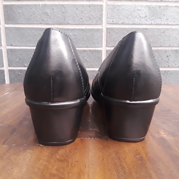 Vintage Clarks Black Leather Slip-on heels - Picture 5 of 10